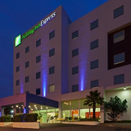 Holiday Inn Express Guadalajara Iteso By Ihg Запопан Екстериор снимка