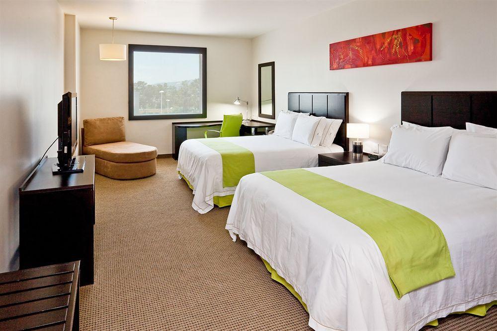 Holiday Inn Express Guadalajara Iteso By Ihg Запопан Стая снимка