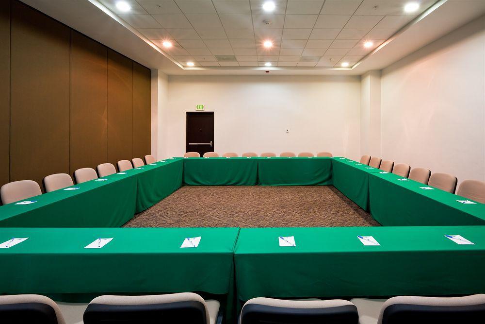 Holiday Inn Express Guadalajara Iteso By Ihg Запопан Съоръжения снимка