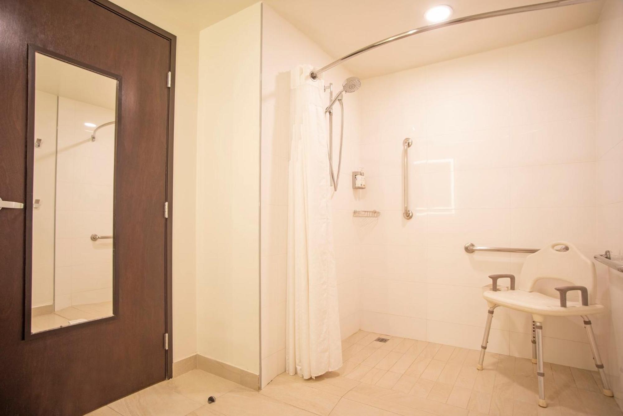 Holiday Inn Express Guadalajara Iteso By Ihg Запопан Екстериор снимка