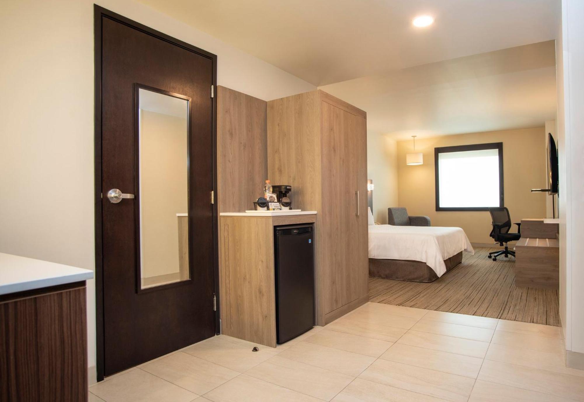 Holiday Inn Express Guadalajara Iteso By Ihg Запопан Екстериор снимка
