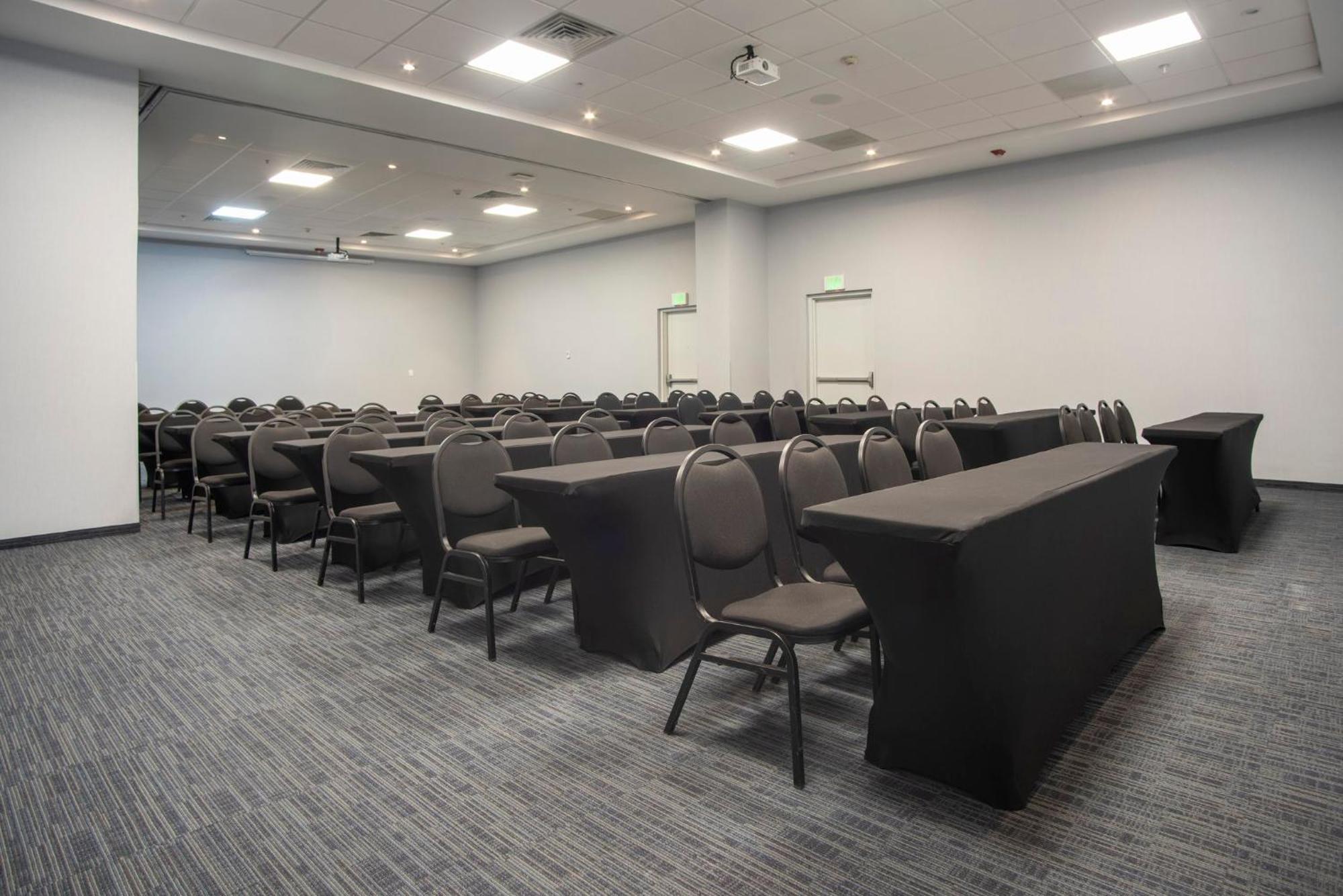 Holiday Inn Express Guadalajara Iteso By Ihg Запопан Екстериор снимка
