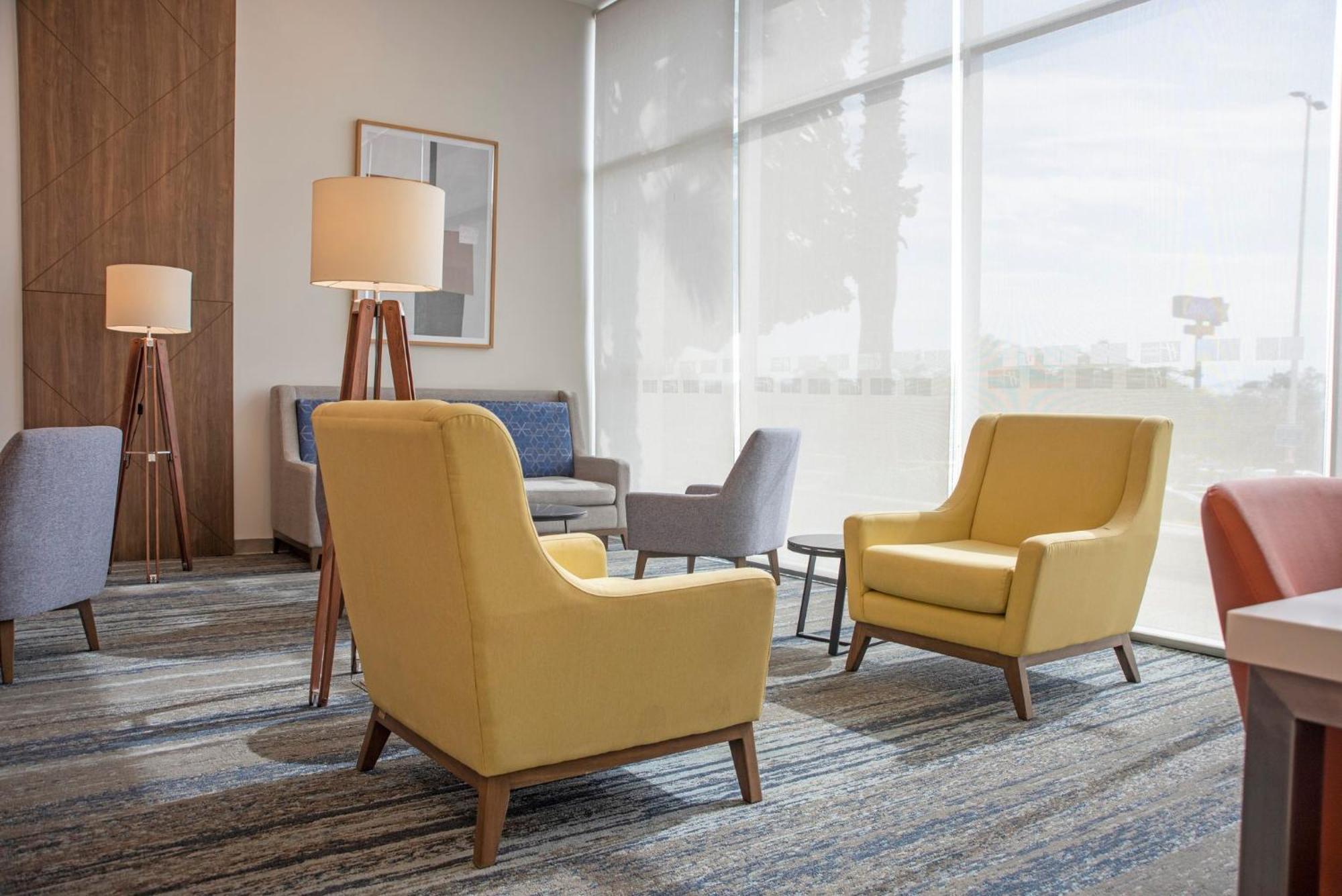 Holiday Inn Express Guadalajara Iteso By Ihg Запопан Екстериор снимка