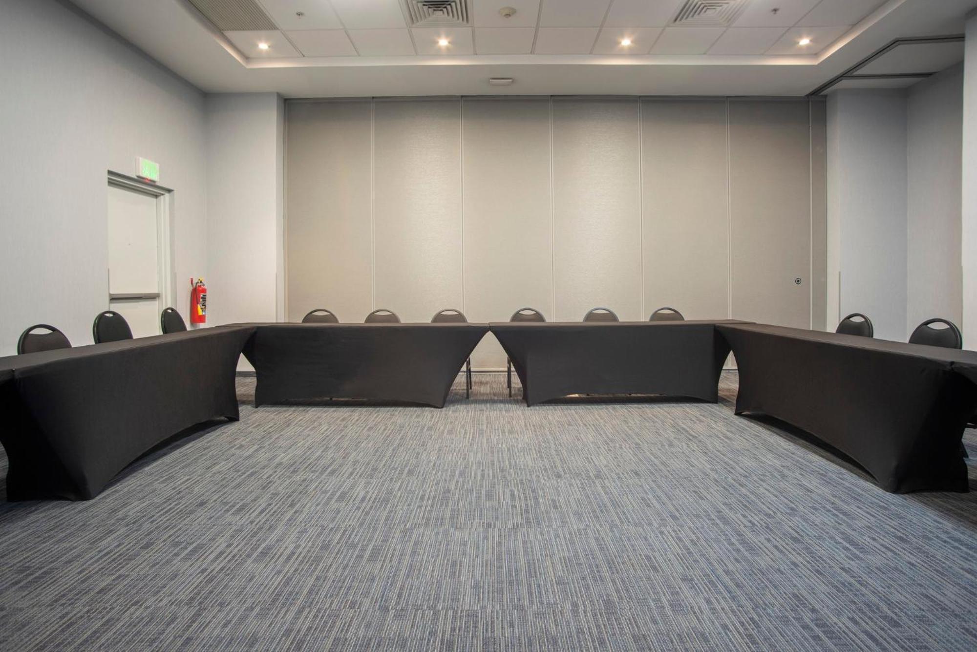 Holiday Inn Express Guadalajara Iteso By Ihg Запопан Екстериор снимка