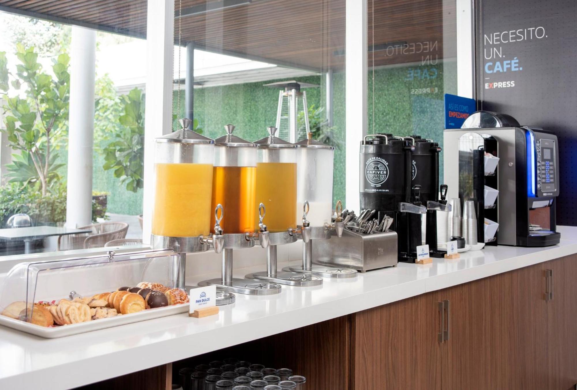 Holiday Inn Express Guadalajara Iteso By Ihg Запопан Екстериор снимка