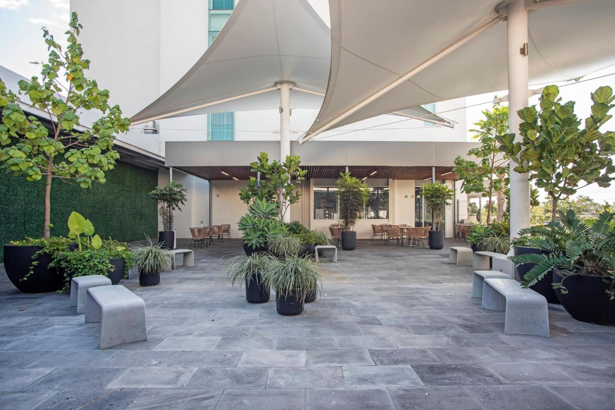 Holiday Inn Express Guadalajara Iteso By Ihg Запопан Екстериор снимка