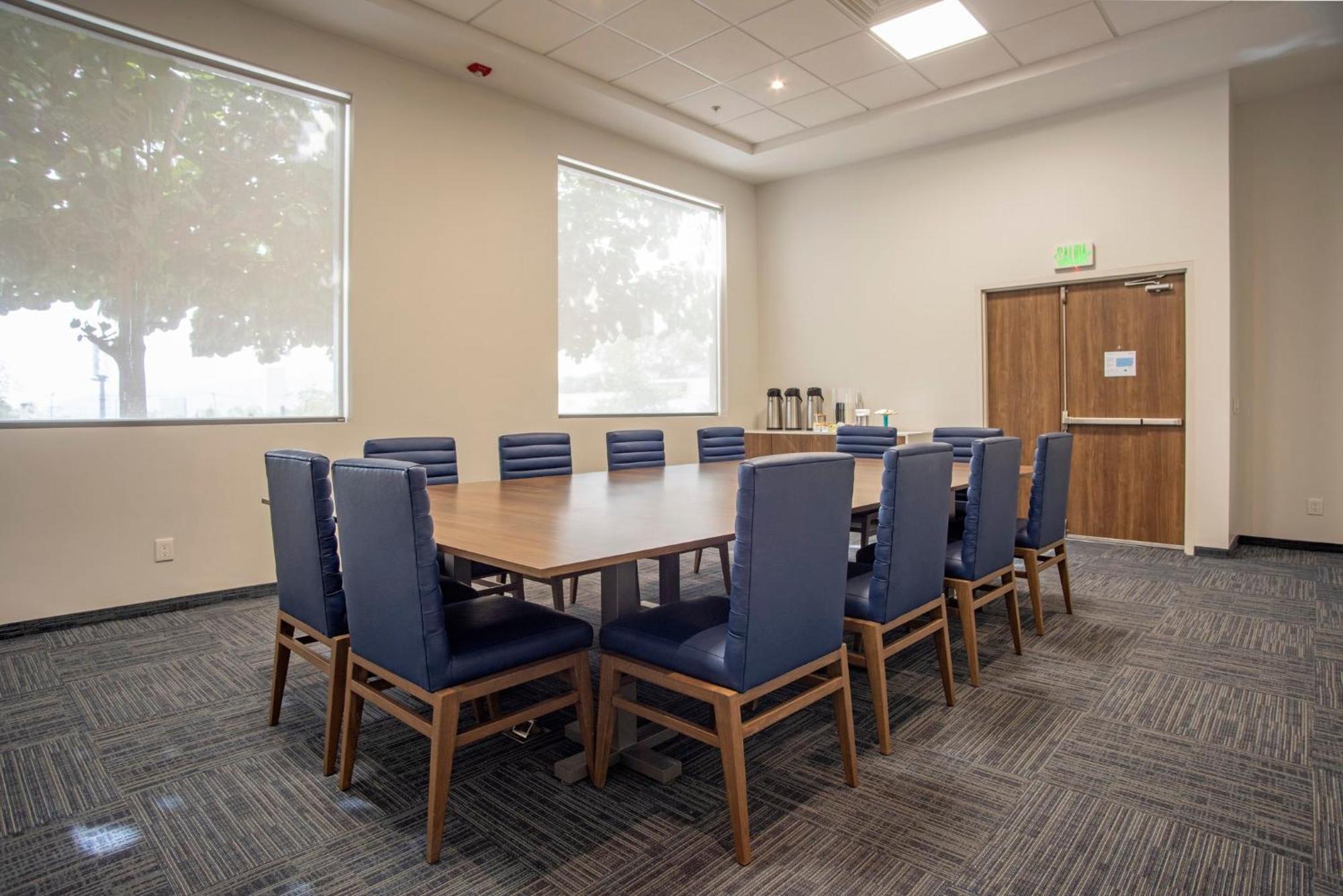 Holiday Inn Express Guadalajara Iteso By Ihg Запопан Екстериор снимка