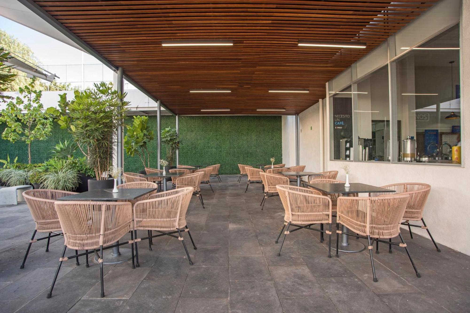 Holiday Inn Express Guadalajara Iteso By Ihg Запопан Екстериор снимка