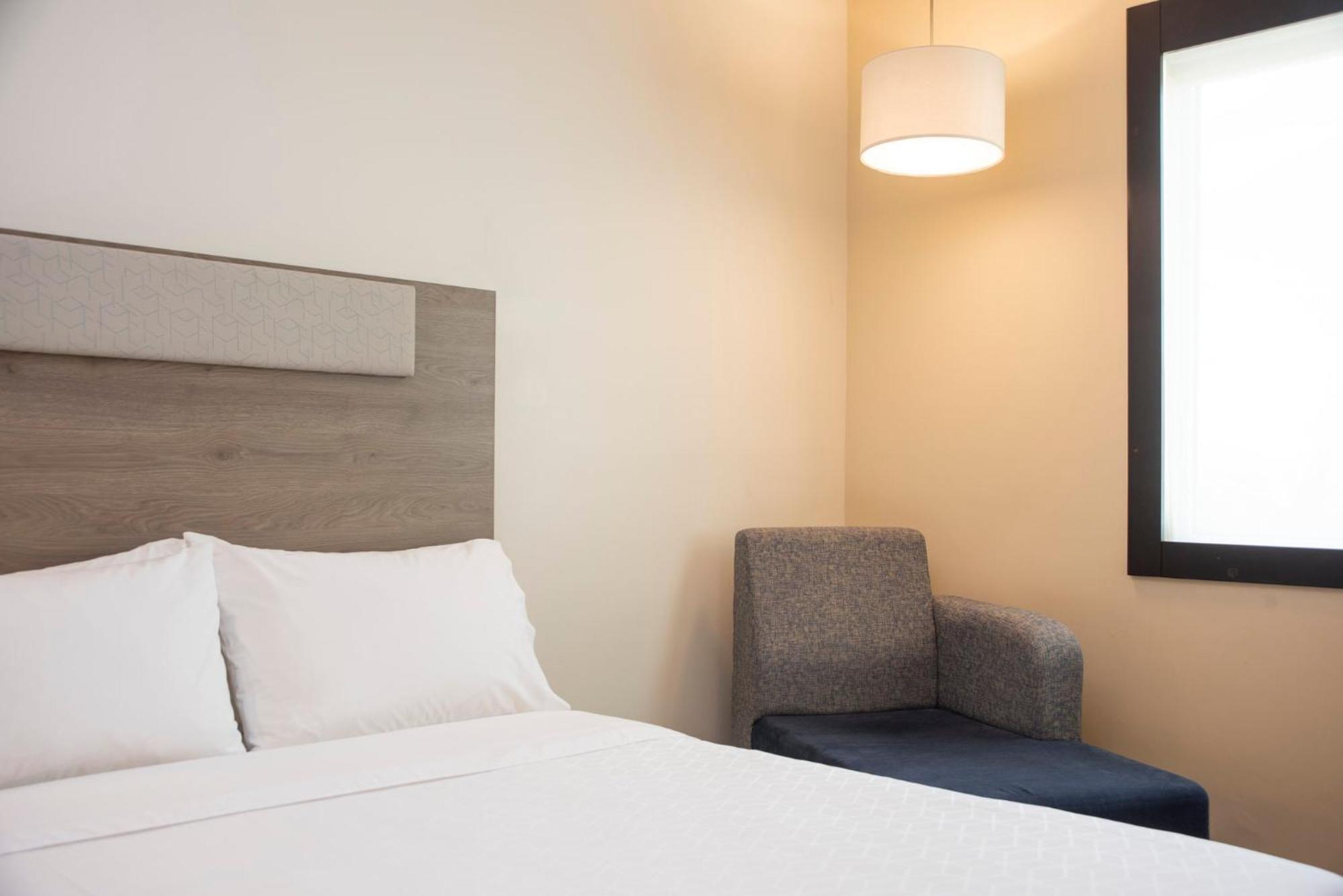 Holiday Inn Express Guadalajara Iteso By Ihg Запопан Екстериор снимка