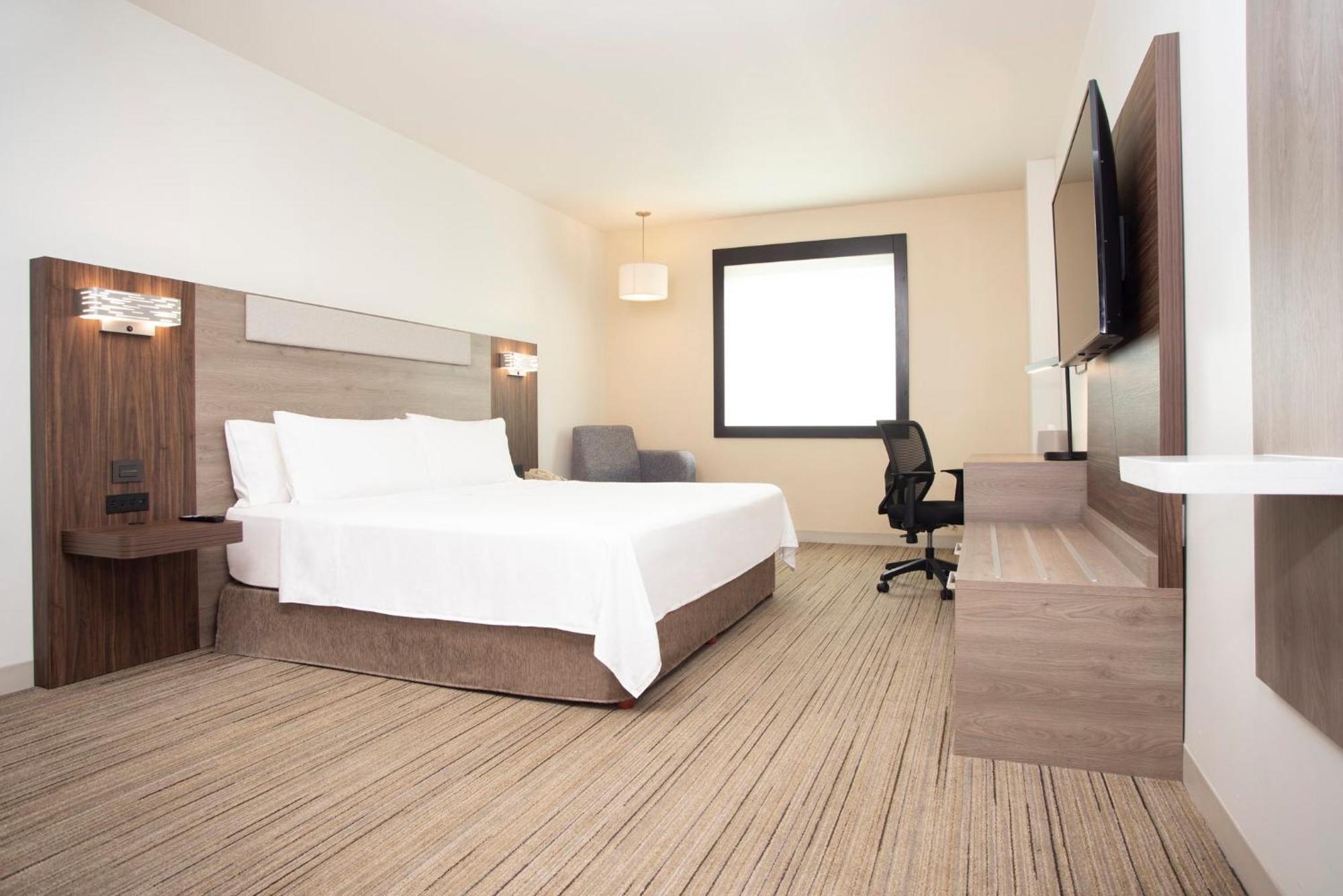 Holiday Inn Express Guadalajara Iteso By Ihg Запопан Екстериор снимка