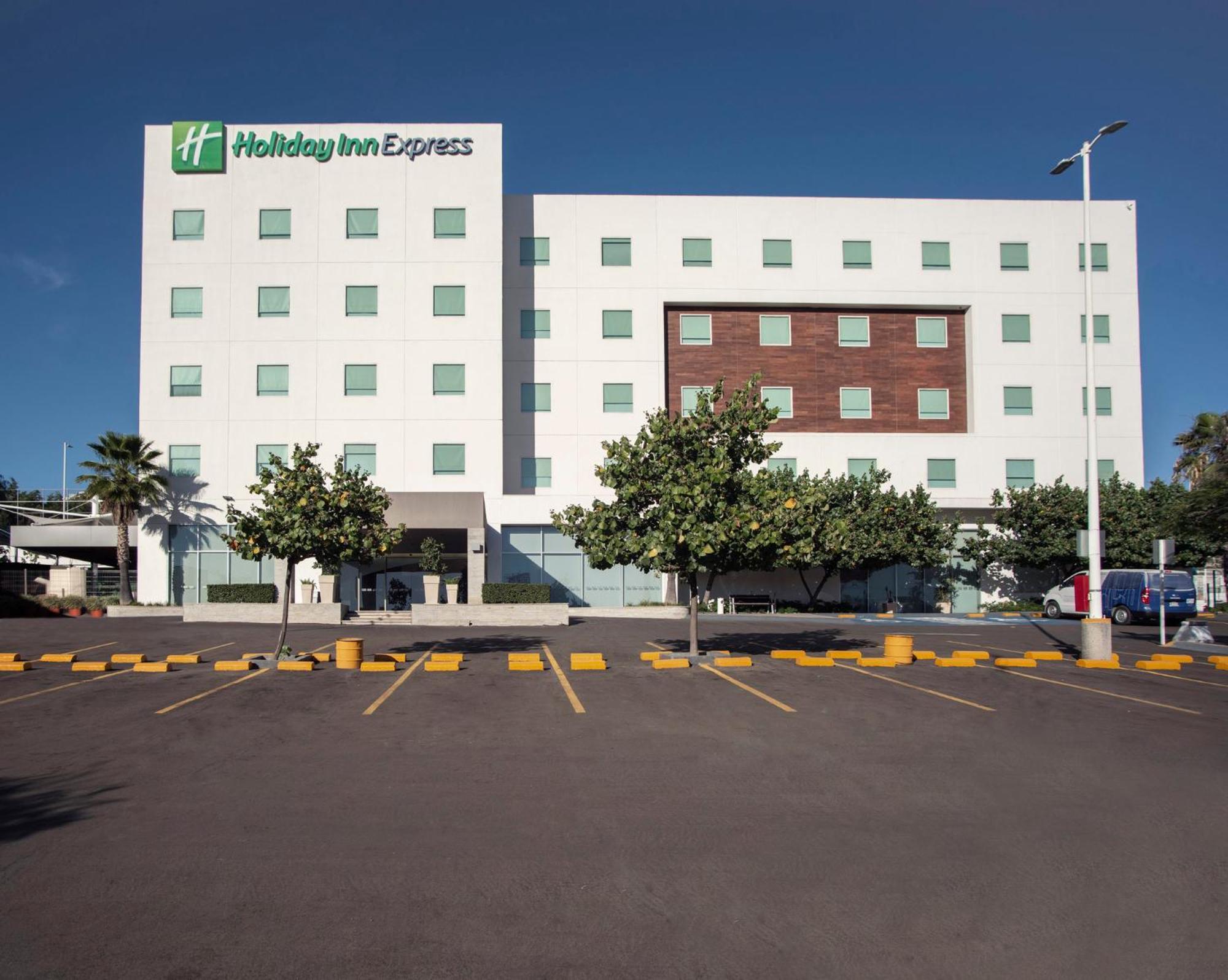 Holiday Inn Express Guadalajara Iteso By Ihg Запопан Екстериор снимка